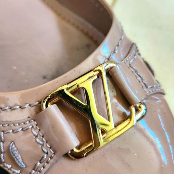 Louis Vuitton Nude Patent Leather Flats - Picture 9 of 13